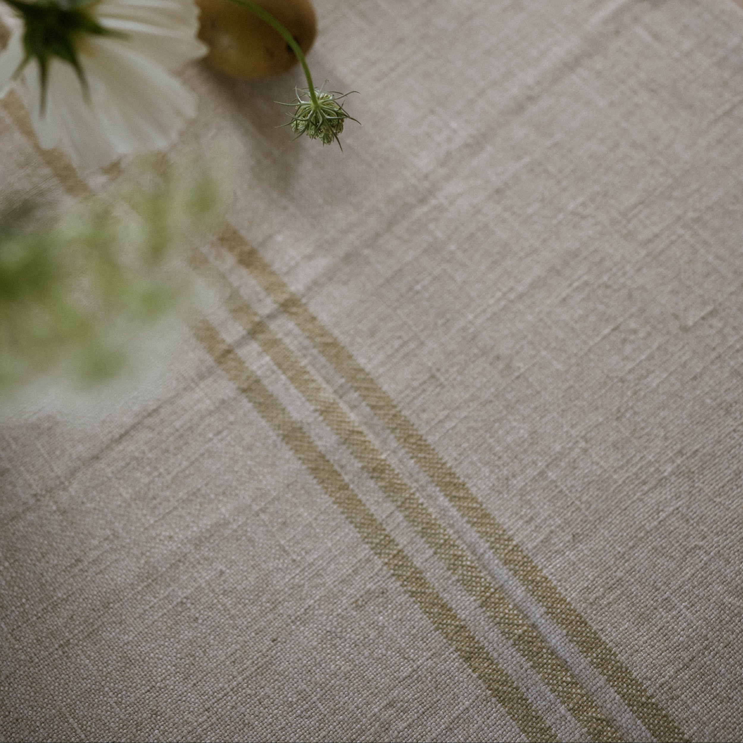 Antique Cream Table Runner