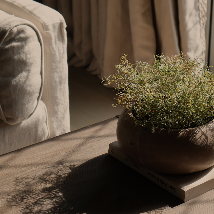 Avery Vase Brown 