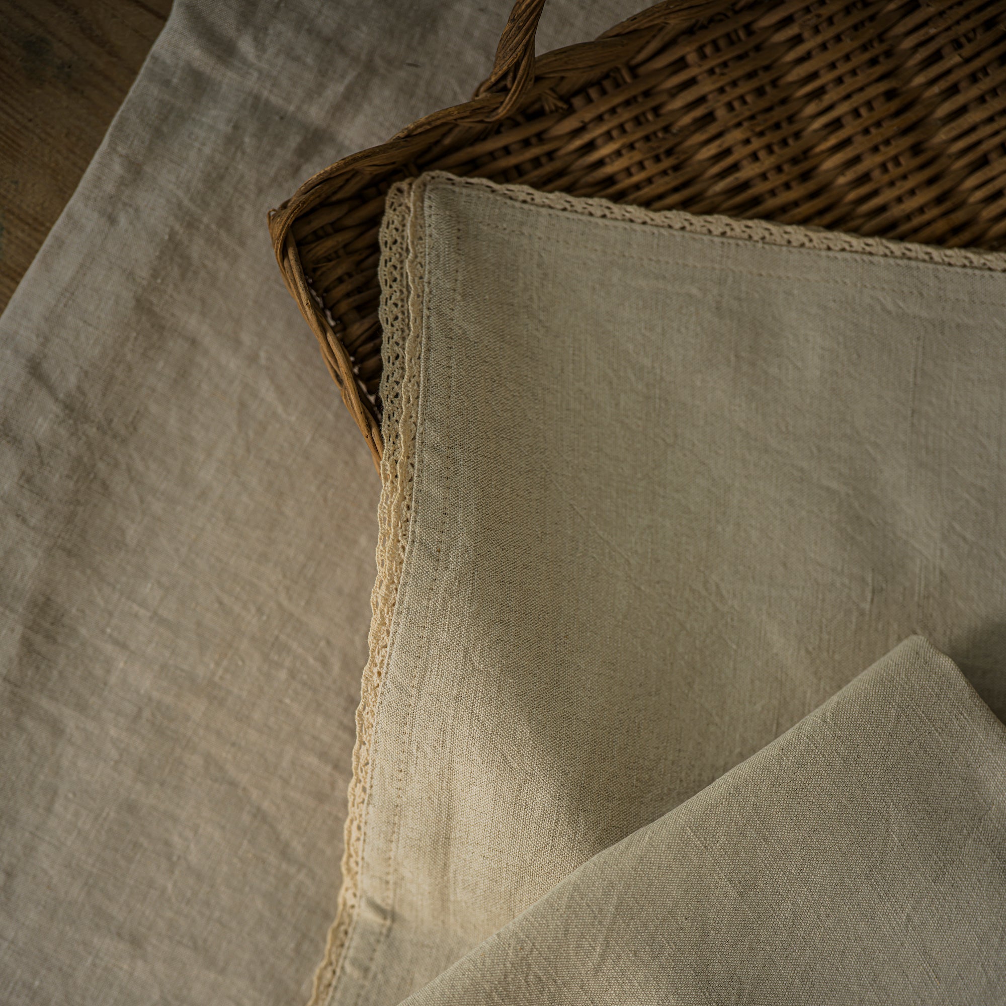 Natural Linen and Lace Napkin (Set of 4)