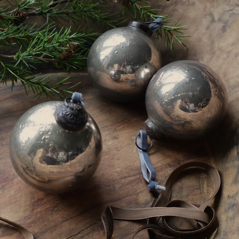 Silver Antiqued Baubles (Set of 3)