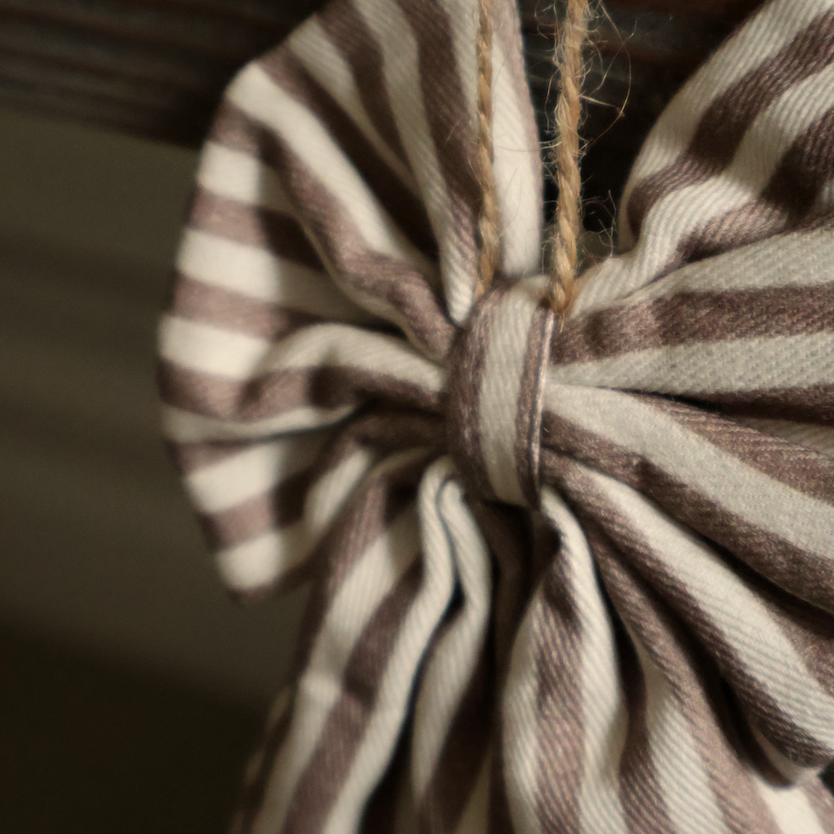 Stripe Bow Brown 